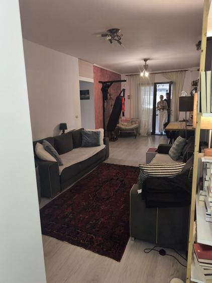 Apartament cu 3 camere în Valea Adâncă