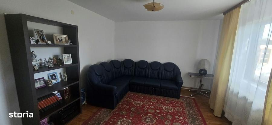 Casă cu 3 camere în Petrești