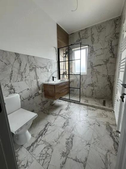 Apartament cu 3 camere decomandat în Sud
