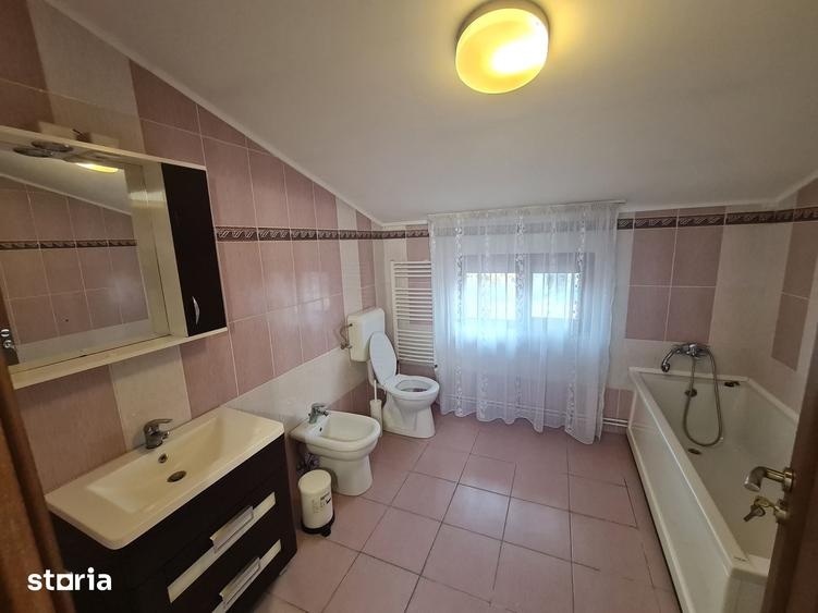 Casă cu 4 camere decomandat cu Teren 300 Mp în Central