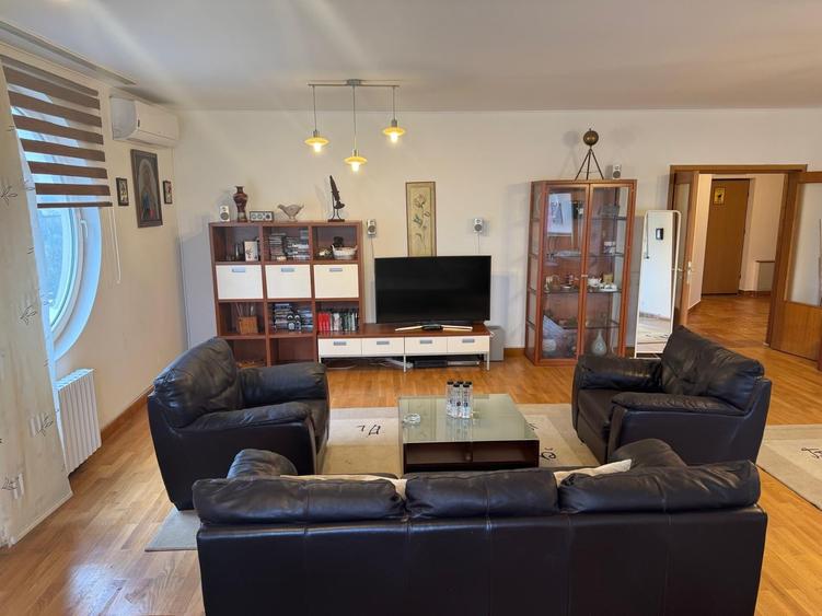 Apartament cu 4 camere decomandat în Plevnei