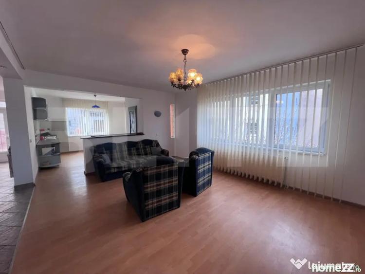 Casă cu 7 camere cu Teren 430 Mp în Gruia