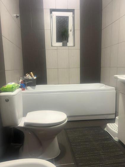 Apartament cu 3 camere decomandat în Est