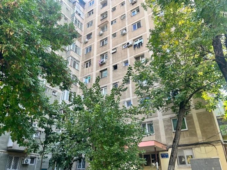 Apartament cu 2 camere semidecomandat în Berceni
