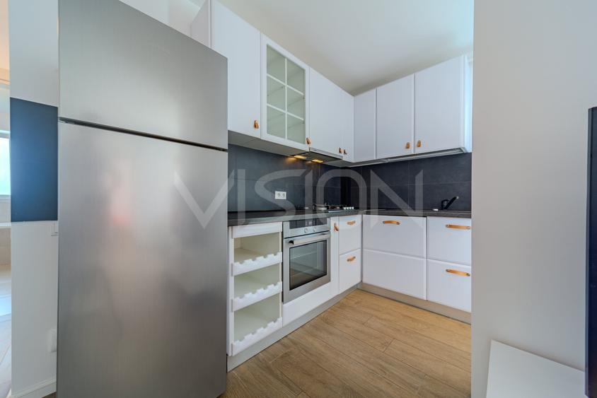Apartament cu 3 camere semidecomandat în Între Lacuri