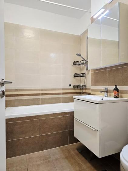 Apartament cu 3 camere semidecomandat, mobilat în Otopeni