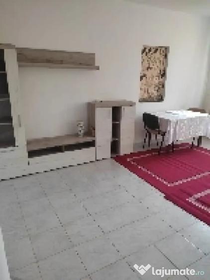 Casă cu 3 camere cu Teren 100 Mp în Central
