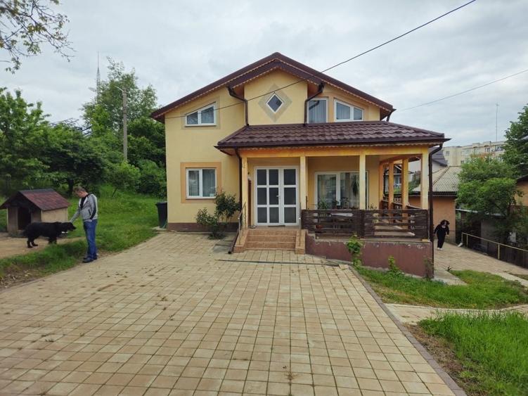 Casă cu 4 camere în Uiasca