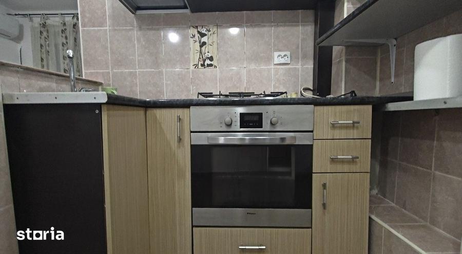 Doua camere, semidecomandat, parter/4, langa Piata din Valea Rosie - 1