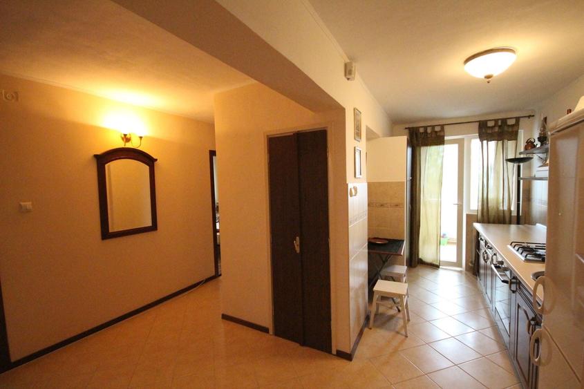 Apartament cu 3 camere decomandat, mobilat în Circumvalațiunii