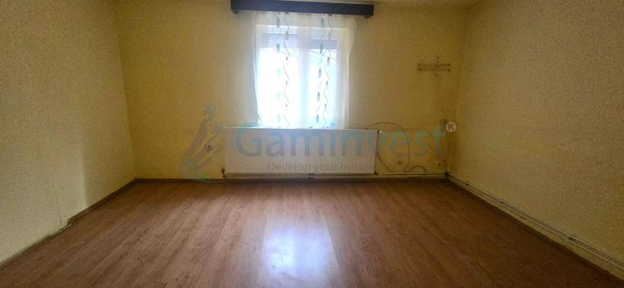Casă individuală cu 6 camere cu Canalizare în Cantemir