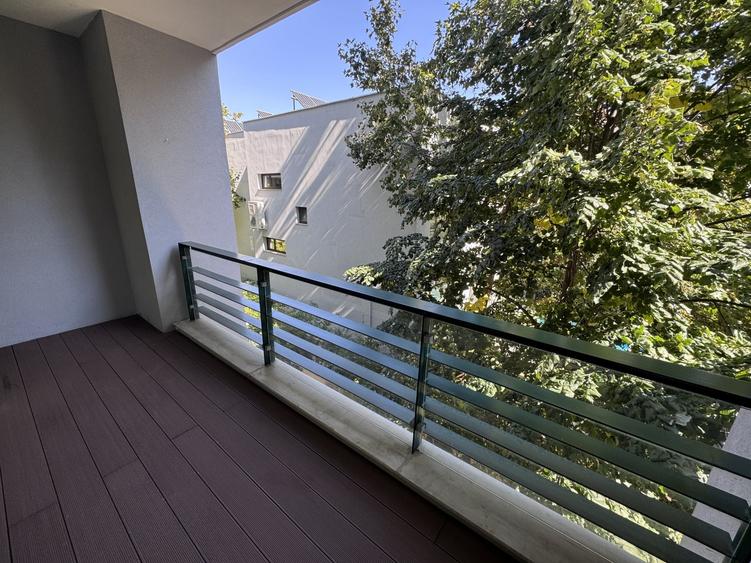 Apartament cu 4 camere decomandat, mobilat în Herăstrău