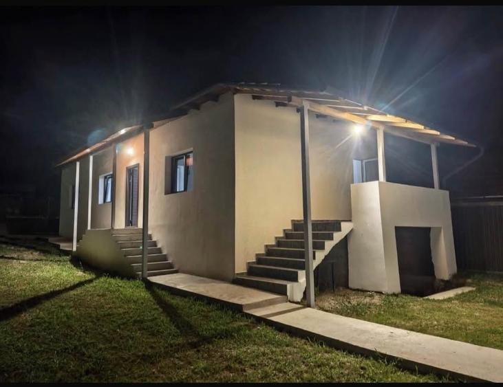 Casă cu 3 camere în Mihăești