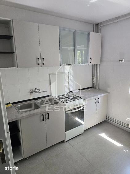 Apartament cu 3 camere decomandat în Ghiroda