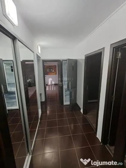 Apartament cu 3 camere semidecomandat în Mărgeanului