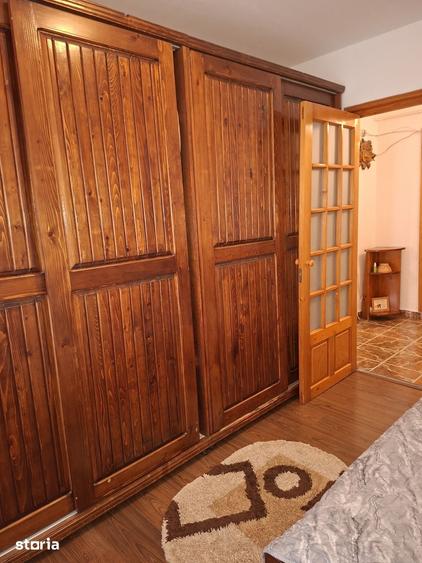 Apartament cu 3 camere decomandat în Craiovița Nouă