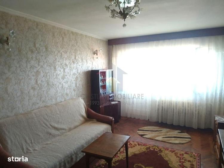 Apartament cu 3 camere decomandat în Călărași