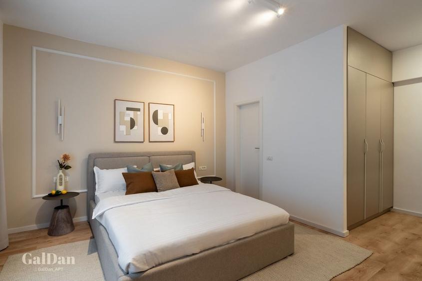 Apartament cu 4 camere semidecomandat, mobilat în P-ța Universității