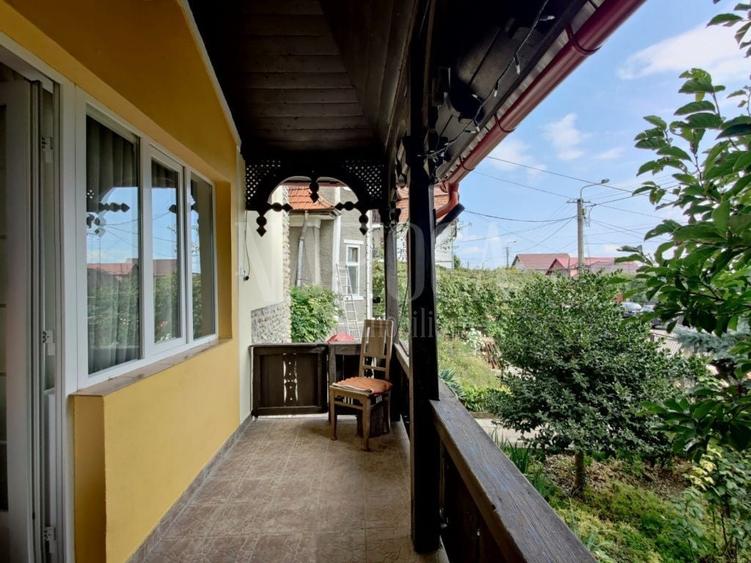 Casă individuală cu 6 camere cu Canalizare în Dâmbul Rotund