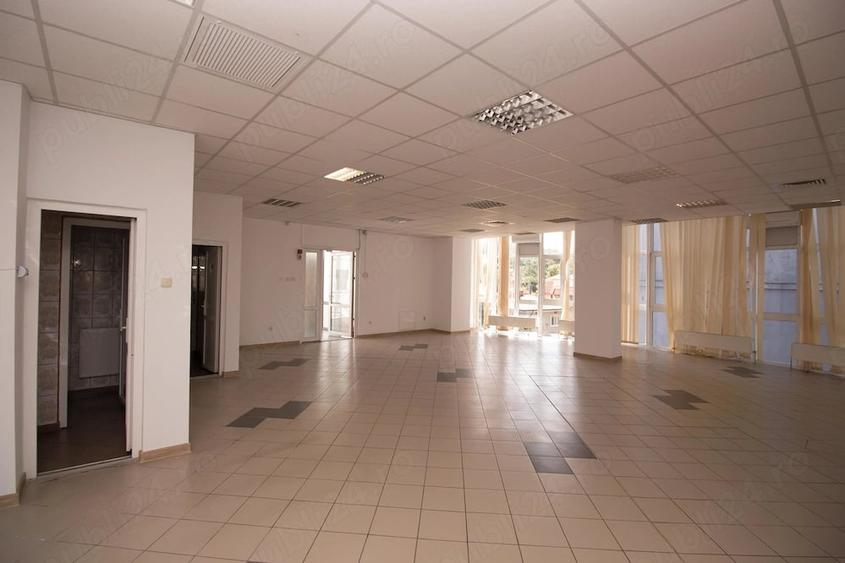 Spațiu comercial, de 1,200 mp, în Central