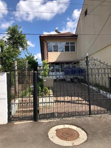 Casă cu 5 camere cu Teren 357 Mp în Central