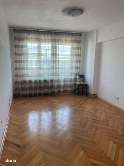 Apartament cu 3 camere decomandat în Tudor