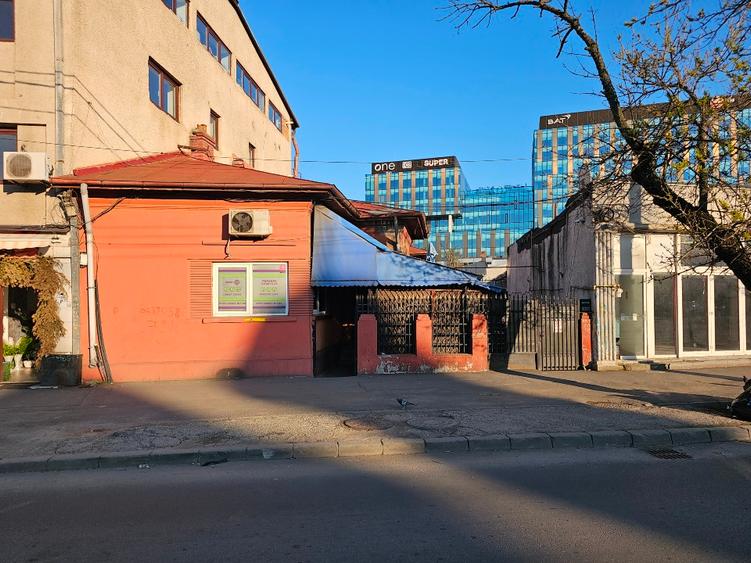 Casă individuală cu 4 camere cu Teren 330 Mp în Drumul Sării