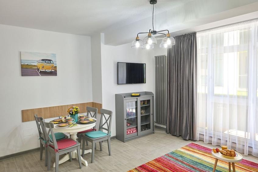 Apartament cu 3 camere decomandat în Mamaia-Sat