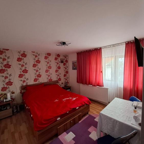Casă cu 5 camere cu Canalizare în Central