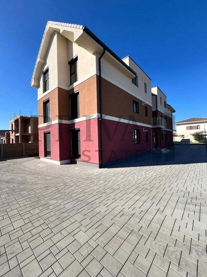 Apartament cu 3 camere semidecomandat în Moșnița Nouă