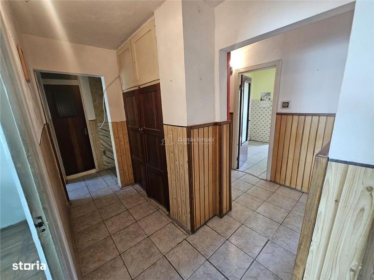 Apartament cu 4 camere decomandat în Central
