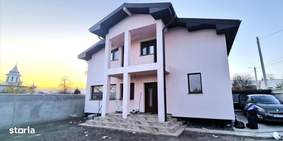 Casă cu 4 camere în Olteni