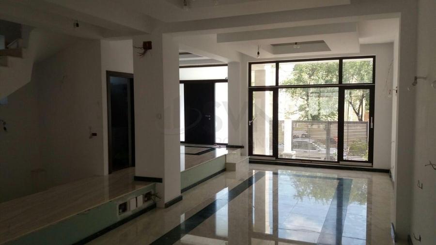 Casă individuală cu 7 camere cu Canalizare în Floreasca