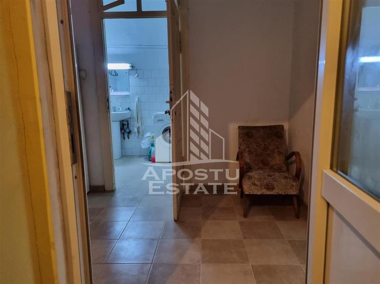 Apartament cu 4 camere nedecomandat, mobilat în Ultracentral