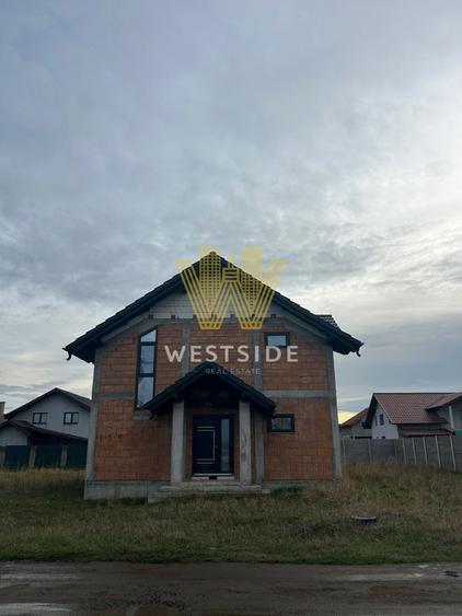 Casă individuală cu 5 camere cu Garaj în Cărpiniș