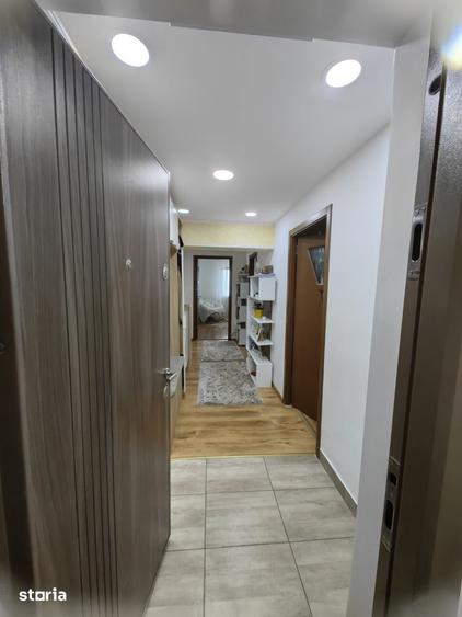 Apartament cu 4 camere decomandat, mobilat în Central