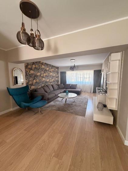 Apartament cu 3 camere decomandat, mobilat în Victoriei