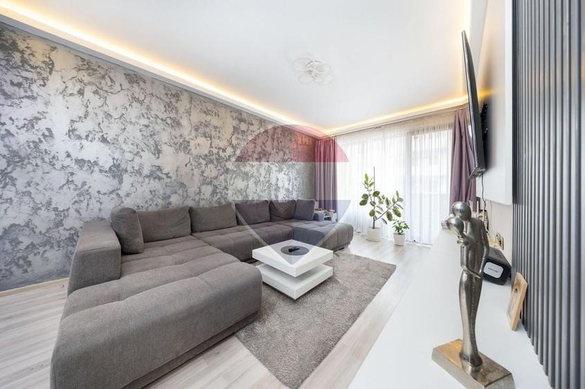 Apartament cu 2 camere decomandat în Tractorul
