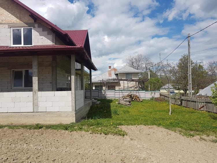 Casă cu 3 camere în Mitocu Dragomirnei