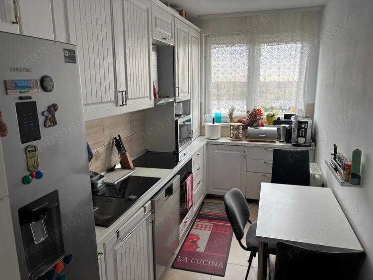 Apartament cu 3 camere în Lipovei
