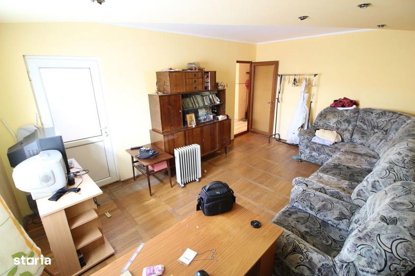 Apartament cu 4 camere decomandat în Piața Centrală