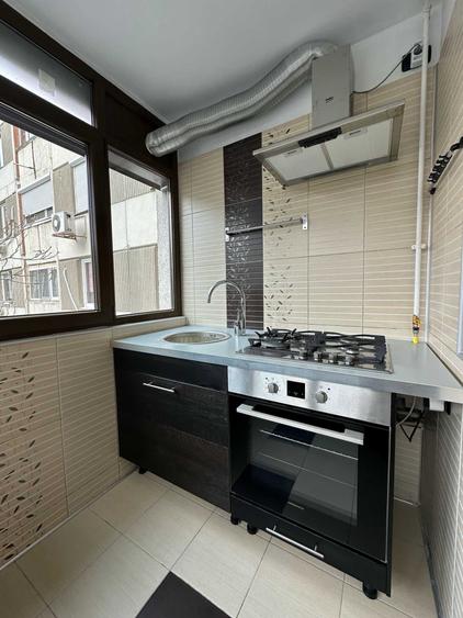 Apartament cu 4 camere decomandat în Drumul Taberei