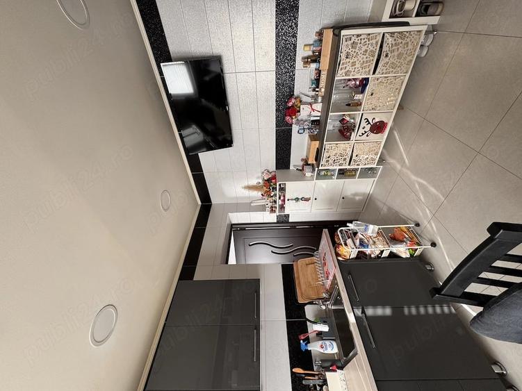 Apartament cu 3 camere semidecomandat în Crângași