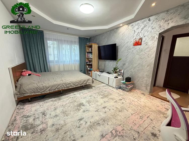 Apartament cu 3 camere în Podu Roș