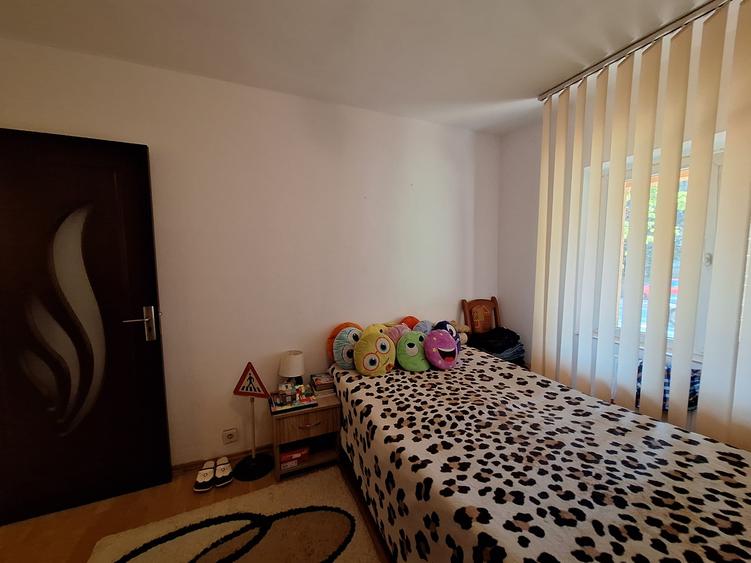Apartament cu 3 camere decomandat, mobilat în Baba-Dochia