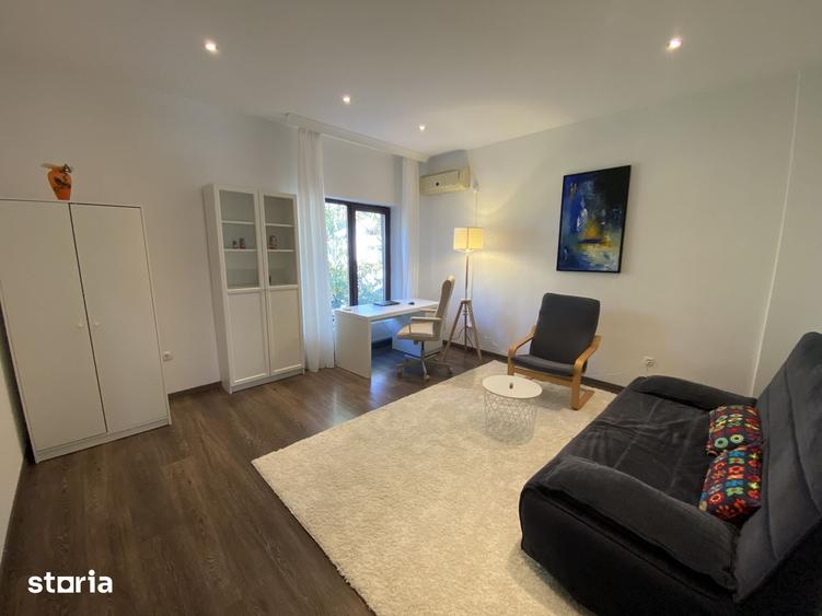 Casă cu 7 camere cu Teren 600 Mp în Corbeanca