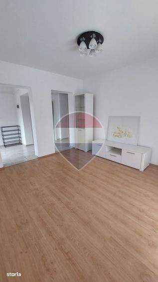 Apartament cu 2 camere decomandat în Tractorul