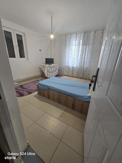 Casă cu 4 camere în Bariera Vâlcii