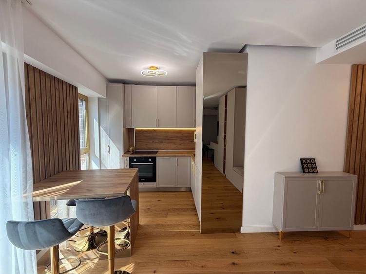 Apartament cu 2 camere decomandat în P-ța Unirii