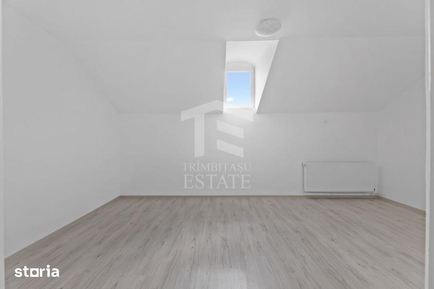 Casă cu 8 camere cu Teren 1446 Mp în Livada